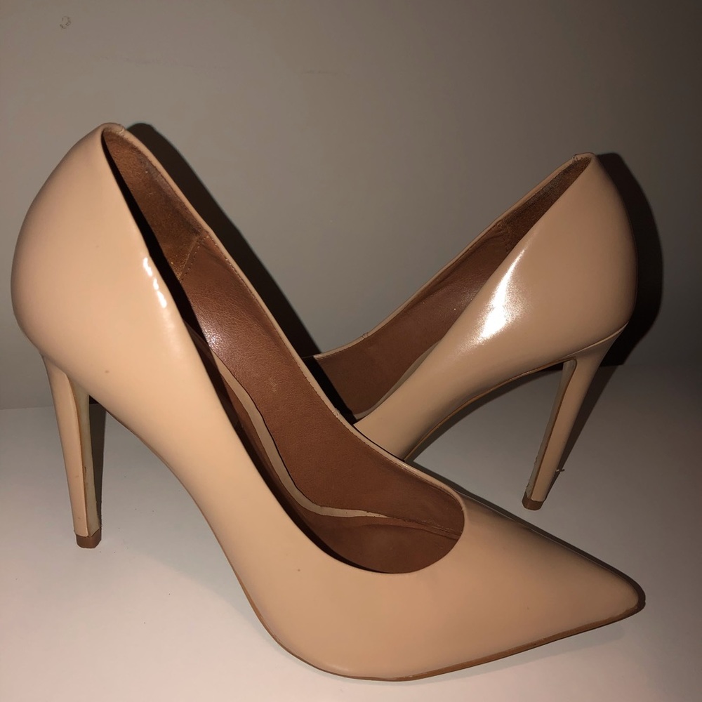 Nude Pumps